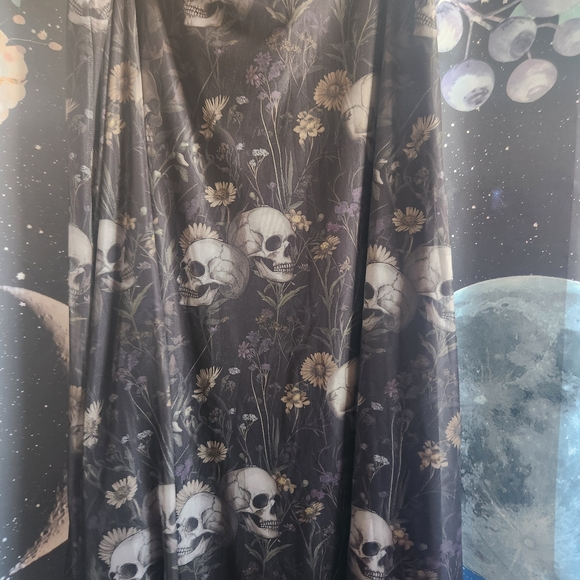 Black Skull Print Women's Skirt - Picture 3 of 4